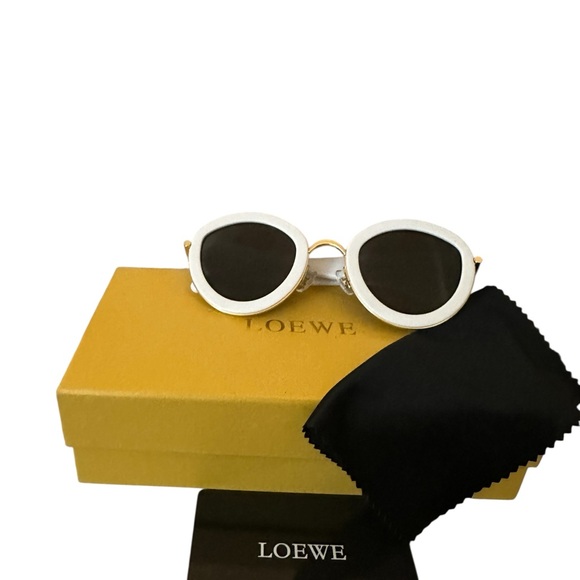 Loewe White Sunglasses Minimalist Design New In Gift Box - Picture 16 of 16